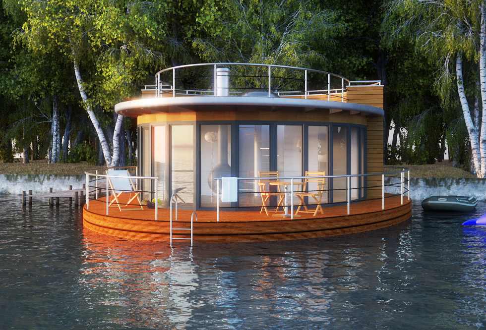 Ein rundes Hausboot der Marke Tchibo mit Mahagoniedeck und Panoramafenstern liegt im ruhigen Gewässer vor einem Baum