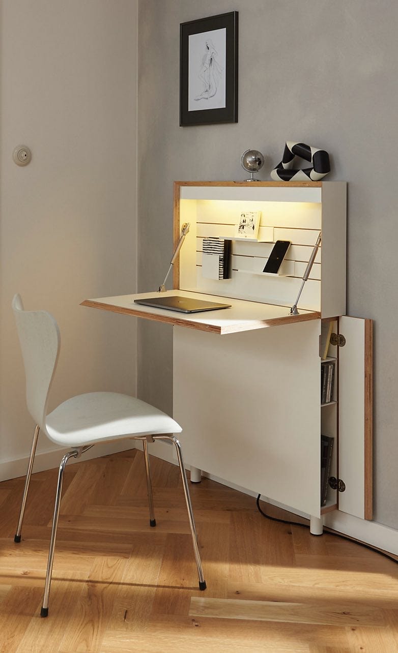 Wandmontierter, ausklappbarer Schreibtisch mit Stauraum für ein Tablet, Notizbücher und andere Büromaterialien