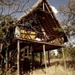 Baumhaus des Ngong House Hotels in Kenia, umgeben von Vegetation