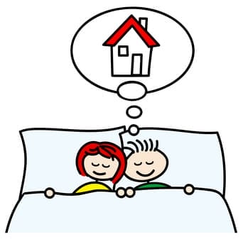 Ein Paar liegt im Bett und träumt von einem Haus
